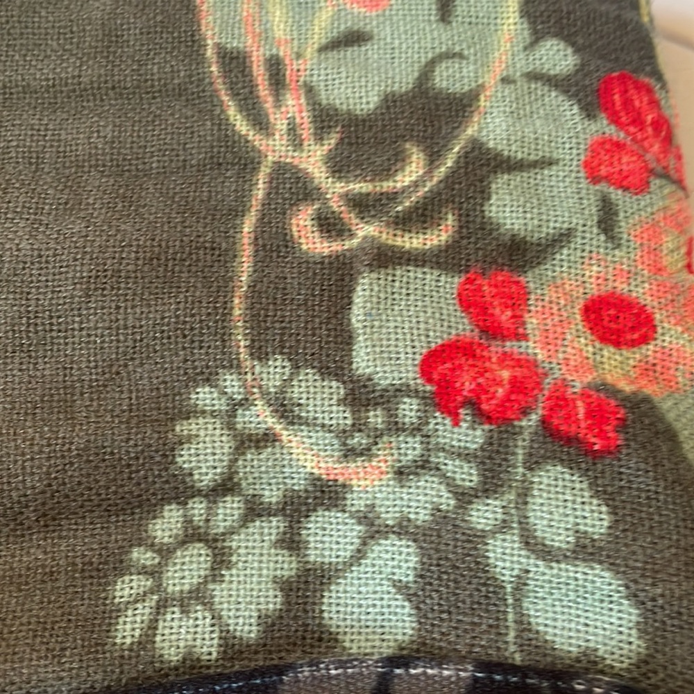 Gorgeous Flower Pattern Infinity Scarf - Picture 3 of 4